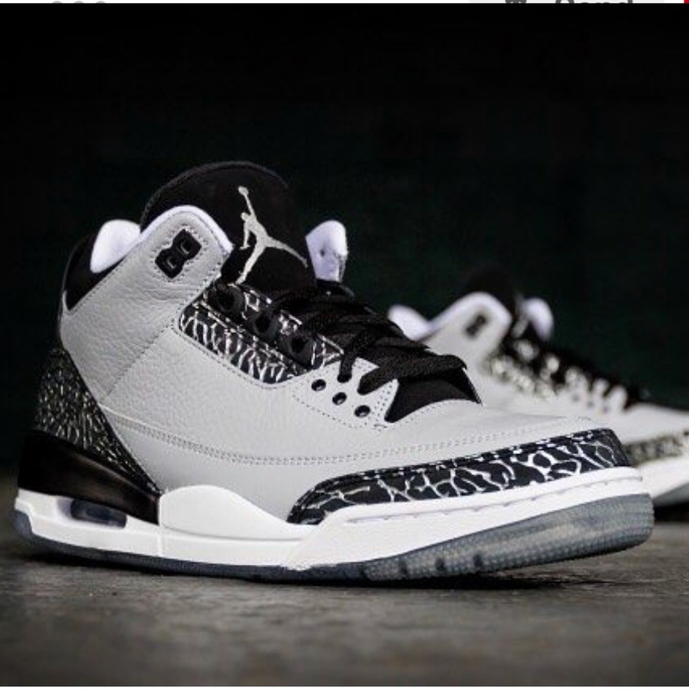 FLASH SALE TONIGHT ONLY Jordan wolf gray 3’s